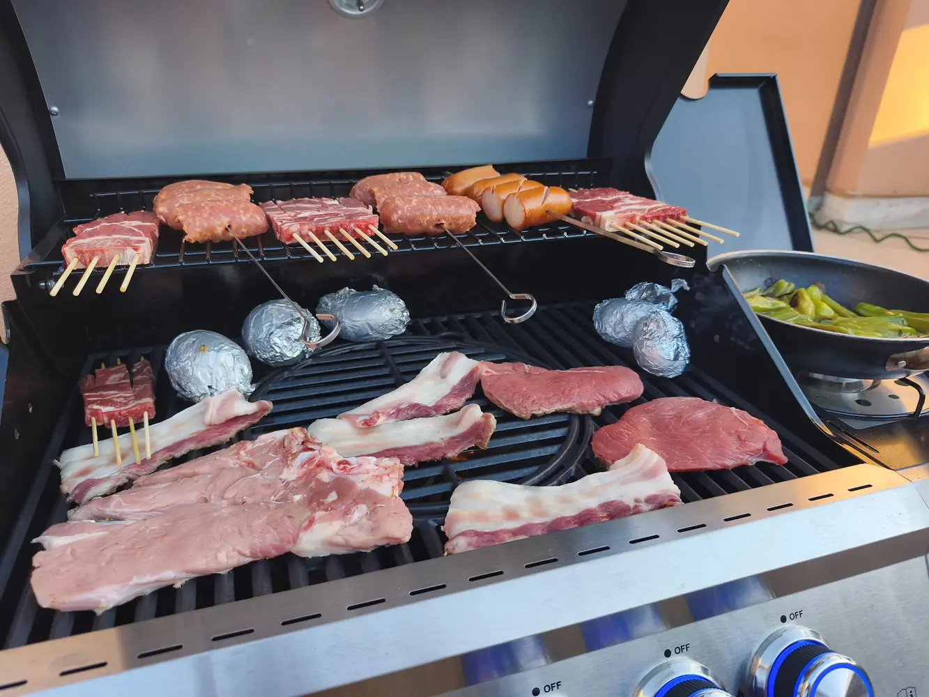Barbecue a gas della struttura in funzione